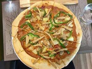 Vegan pizza at Mianto 艾果豐 in Taipei