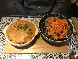 Mac’n Cheese with Balsamic Salad  at Mianto 艾果豐 in Taipei