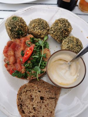 Plato del día albóndigas de espinacas at Baobab in Fuerteventura