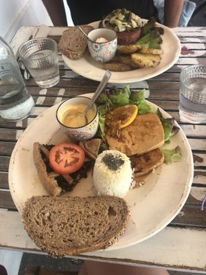 Plato del dia y hamburguesa at Baobab in Fuerteventura