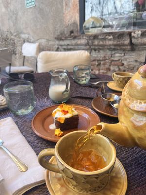 Té+pastel de zanahoria   at Néctar en Camino Silvestre in San Miguel De Allende