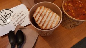 Vegan chili sin carne to go at I Am Love in Bochum