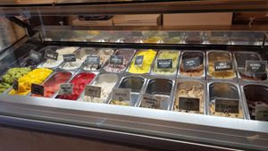 Ice cream variety (~50% vegan) at I Am Love in Bochum