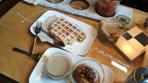 Baked apple and waffel at I Am Love in Bochum