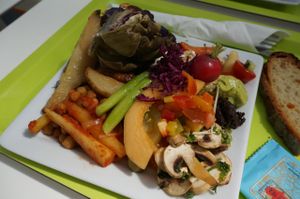 Vegan choices from the buffet (hot and cold dishes).
€14.90 for the Plate at La Verriere in Paris