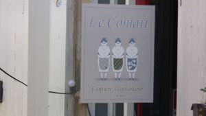 Sign on entrance door. at Le Comari Inn in Syracusa