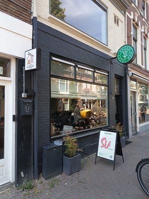 Pand buiten at Vegan Sushi Bar in Utrecht
