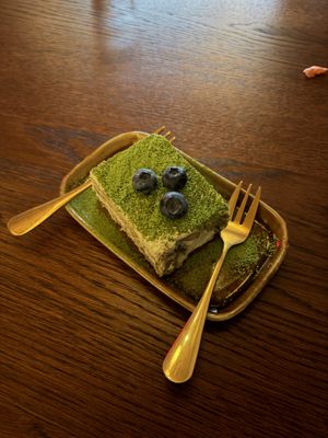 Matcha tiramisu. Was really good and came with 2 forks so it could be shared. That said I did eat the whole thing on my own because it was so good 🤭🤭 I didn’t want to share at Vegan Sushi Bar in Utrecht