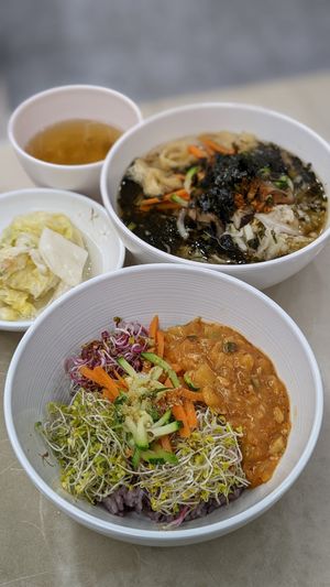 Banquet Noodle 잔치국수
& Saessak (Sprout) Bibimbap 새싹 비빔밥 at Jogyesa Kitchen - 조계사 승소 in Seoul