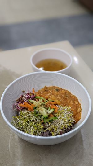 Saessak (Sprout) Bibimbap 새싹 비빔밥 at Jogyesa Kitchen - 조계사 승소 in Seoul