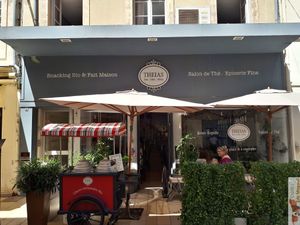 facade at Theias in Avignon