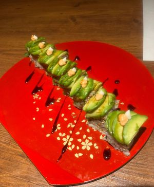 Avocado sushi roll with balsamic reduction at Nirai Roppongi | Vegan Sushi in Tokyo