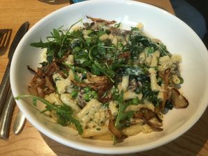 Truffle macaroni sheese with wild mushrooms, peas and rocket at Red Onion in Glasgow