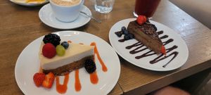 Sehr gute und lecke Kuchen Auswahl. Aber leider wie so oft teuer+ at MyRaw Cafe in Prague
