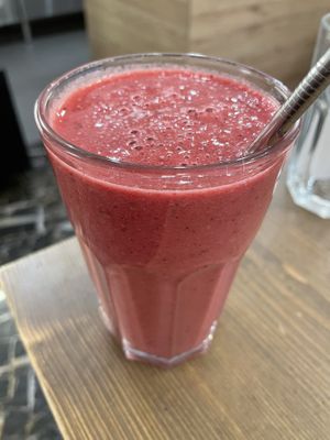 Pink berry smoothie  #Veganuary at MyRaw Cafe in Prague