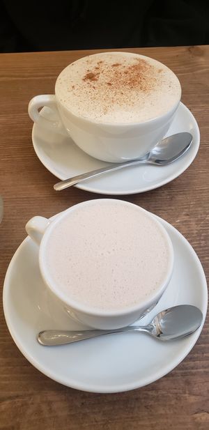 Hot chocolate and latte at MyRaw Cafe in Prague
