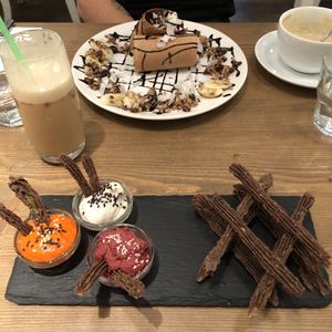 Breakfast  at MyRaw Cafe in Prague