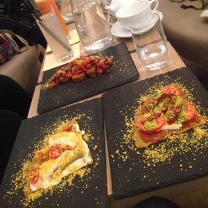 Up:Raw bruschetta, On the left: Raw quatro formaggi pizza, On the right: Raw margherita pizza at MyRaw Cafe in Prague