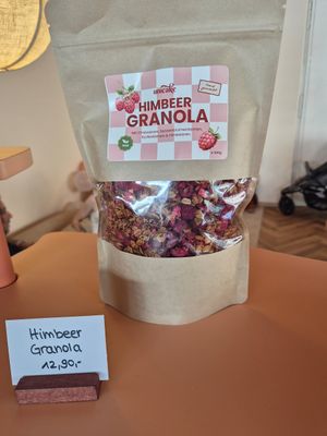 Himbeer Granola vegan at unicake Café in Mannheim