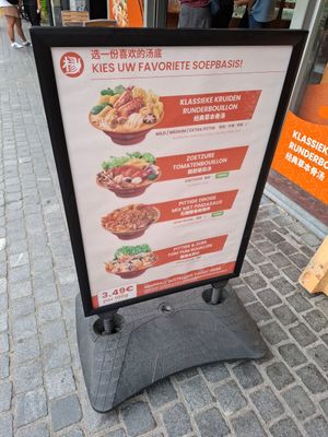 Outside at Yangguofu Malatang(杨国福鲁汶店) in Leuven