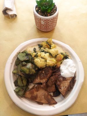 Daily dish with tofu alla veneziana, couscous with vegetable and topinanbur. Yogurt sauce at Alchemilla in Bologna