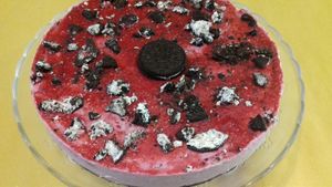 oreo rasperries cheesecake at Alchemilla in Bologna