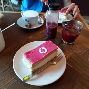 Tompouce made by Nono Cakes at Sajoer in Rotterdam