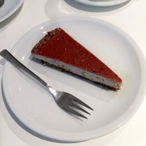 Raw Strawberry Cheesecake at Goodies in Hamburg