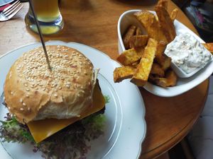 Burger at Kruemelkueche in Duisburg