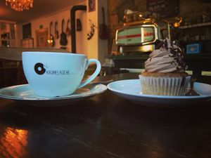 Lupinenkaffee mit Nougat-Cupcake at Kruemelkueche in Duisburg