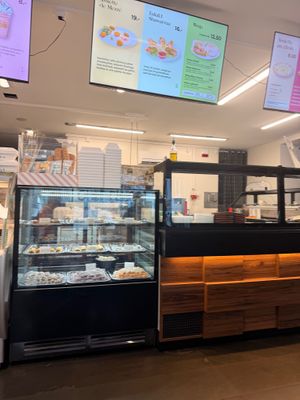 Lovely and clean with food well presented. Great choices for vegans and clearly labelled.  at Chef Falafel in Lausanne