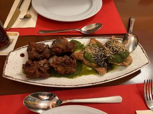 Vegan samosas & vegan fried vegetables 🤤  at Imlee in Bochum