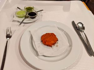 Complimentary Onion Badje and chutneys at Everest Montahne at Everest Montanha in Lisbon