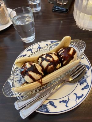 Vegan banana split 🍌🍫  at Vegegården in Malmo