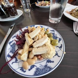 Kleine Vorspeise vom Buffet.  at Vegegården in Malmo