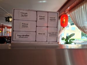 Die Auswahl am warmen Buffet at Vegegården in Malmo