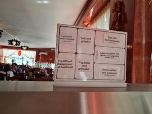 Noch mehr Auswahl am warmen Buffet at Vegegården in Malmo