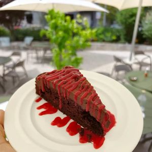 Schokotorte mit Johannisbeersoße at Zum Reh in Nuremberg