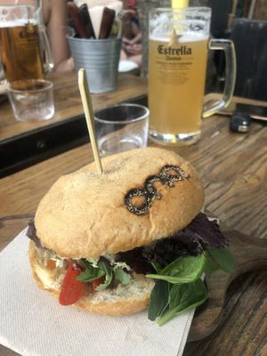 Una hamburguesa vegana at Ona Beach Bar in Roses