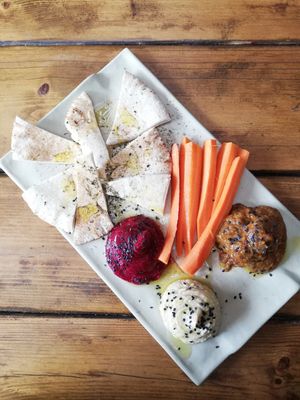 Hummus clàssic, hummus de remolatxa i babaganush at Ona Beach Bar in Roses