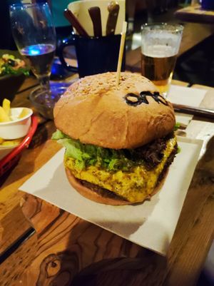 Hamburguesa at Ona Beach Bar in Roses
