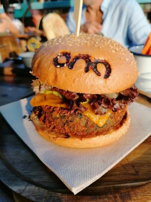 Vegan burger (avocado, tahini mayo, lettuce, tomato) at Ona Beach Bar in Roses