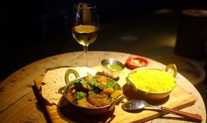 Vegetarian & Vegan options - Vegetarian curry at Ona Beach Bar in Roses