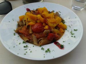 Buchweizenpenne mit Tomaten-Limettensauce und gebratenem Kürbis at Eugens Bio Cafe Restaurant in Konstanz