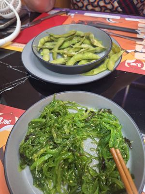 Wakame salad and edemame at Ramen Yi in Benidorm