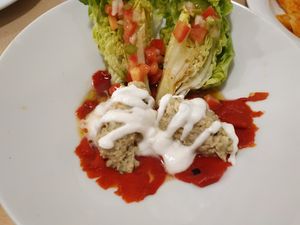 Ensalada de pimientos con atún vegano at Km.0 in San Sebastian