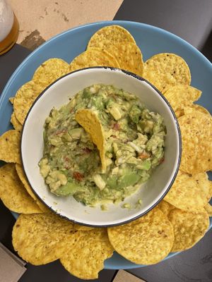 Guacamole con totopos  at Km.0 in San Sebastian
