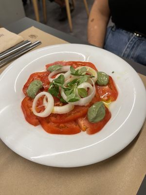 Ensalada de tomate con crema de albahaca  at Km.0 in San Sebastian
