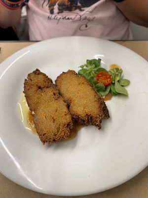 Seitán empanado con salsa de compota de manzana  at Km.0 in San Sebastian