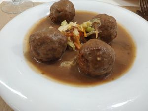 Albóndigas de bulgur y seitan con salsa de cebolla at Km.0 in San Sebastian